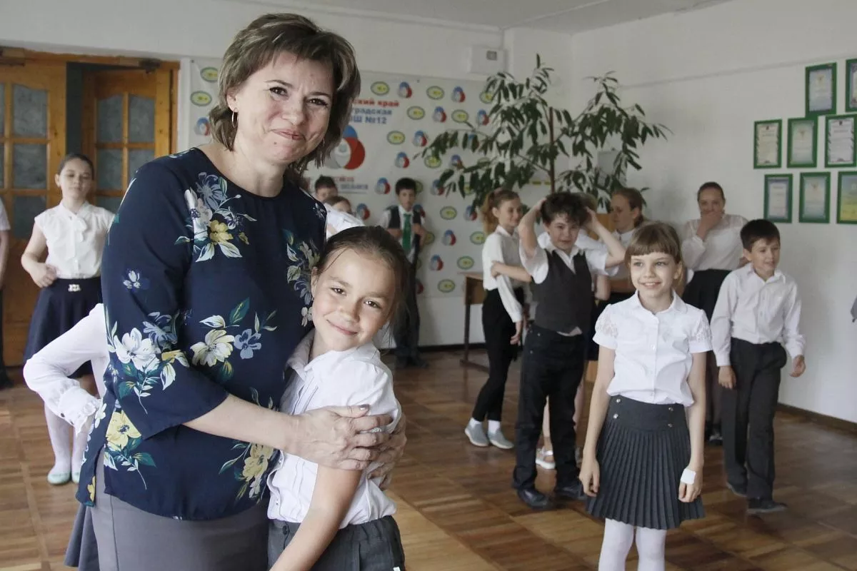 Учитель начальных классов Наталья Горбань уверена, что каждый педагог в случае опасности встанет на защиту детей. Учитель начальных классов Наталья Горбань уверена, что каждый педагог в случае опасности встанет на защиту детей.