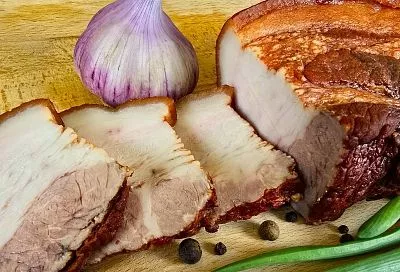 Готовлю свиную грудинку в луковой шелухе по рецепту моей мамы