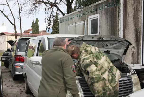 Краснодарская таможня передала конфискованные автомобили на нужды СВО
