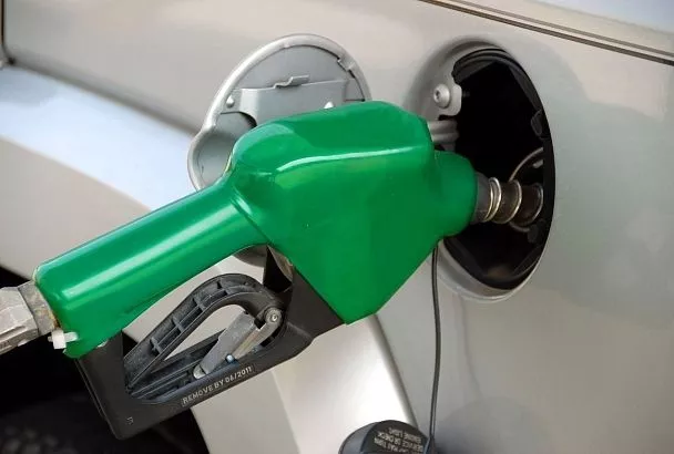 Российских автолюбителей ждут ошеломительные новости в августе: на АЗС меняются правила работы