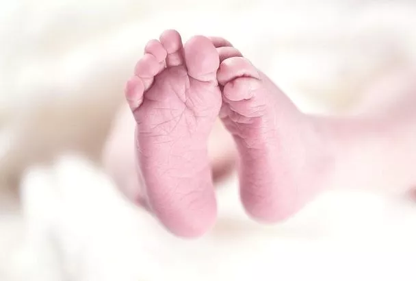 18-летняя жительница Кубани дома родила ребенка и оставила его в диване