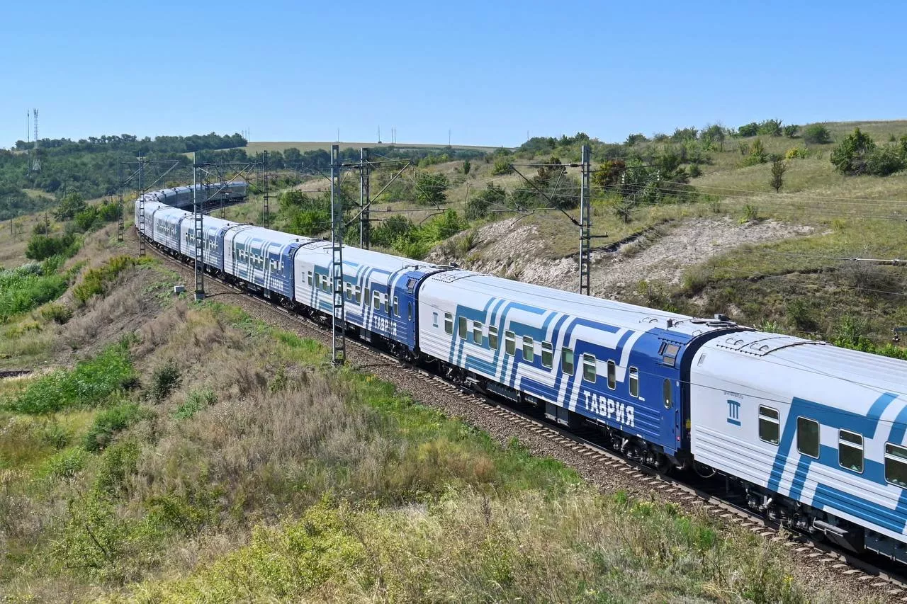 В направлении Крыма задерживаются девять поездов