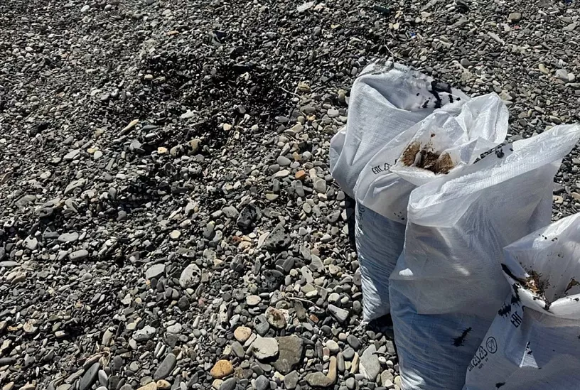 Более 7 тыс. кубометров загрязненного грунта и водомазутной смеси собрали в Туапсе