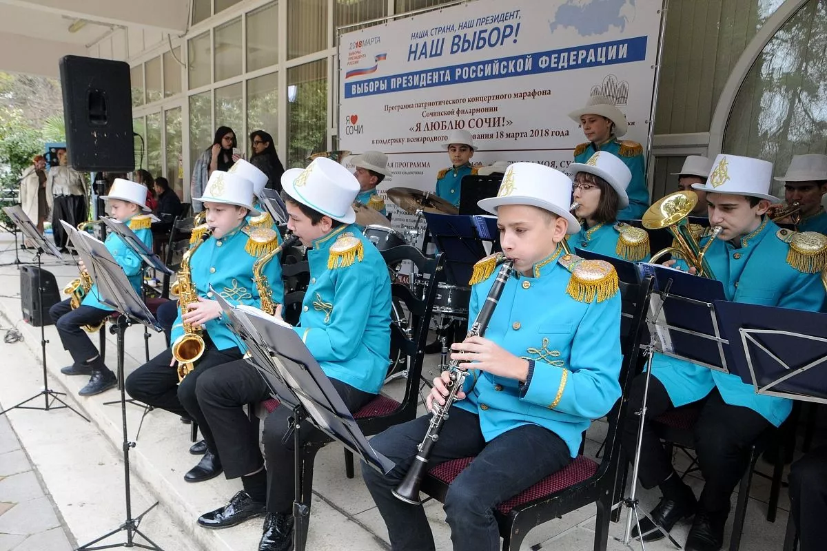 На избирательных участках царила праздничная атмосфера На избирательных участках царила праздничная атмосфера