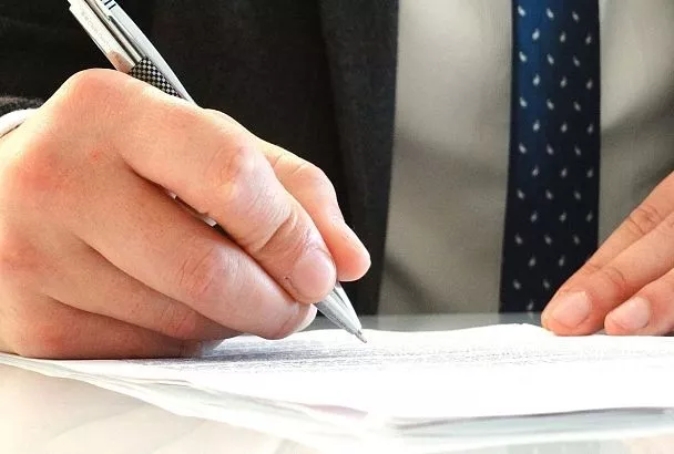 Адвокат рассказал, что может грозить записавшим провокационное видео в Сочи