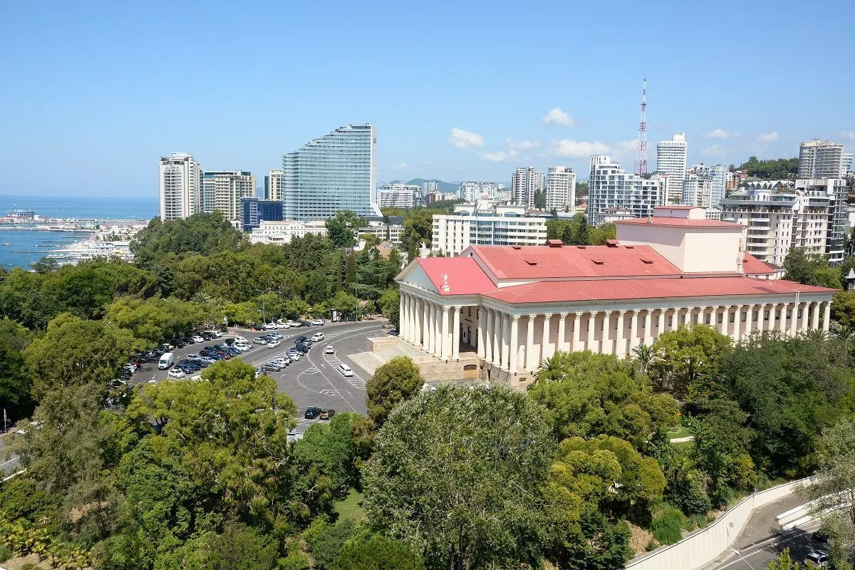 Сочи вошел в топ-3 популярных направлений для автотуризма в апреле