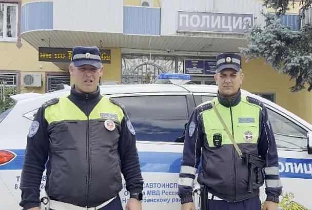 Угроза преждевременных родов: на Кубани автоинспекторы сопроводили автомобиль с беременной до больницы