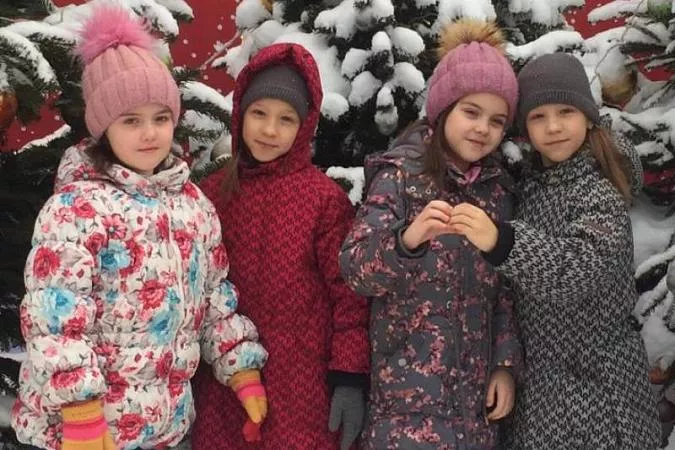 Маша и Ксюша Тютюнниковы,  Даша и Ира Чирва