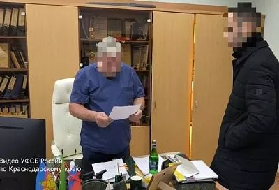 ФСБ задержала главврача центра профилактики и борьбы со СПИД в Краснодаре за хищение из бюджета 8 млн рублей