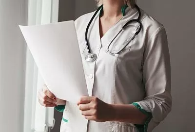 Туристка обвинила врачей в расизме за то, что те не положили ее в больницу