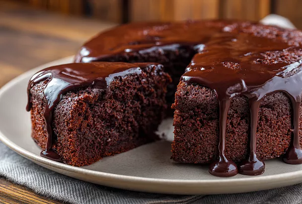 Шоколадный брауни-торт на сковороде — очень влажный и нежный без духовки