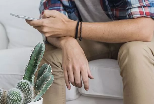 Сидите 6 часов в день? Уже убиваете себя! 3 лайфхака, чтобы пережить соседей и не стать «растением»