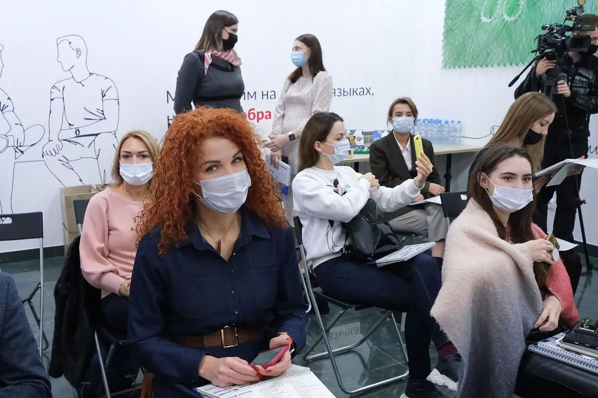 На презентации календаря собрались представители бизнеса, органов власти, известные спортсмены и журналисты. На презентации календаря собрались представители бизнеса, органов власти, известные спортсмены и журналисты.