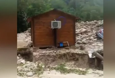 Селевой поток закрыл въезд в Рицинский парк в Абхазии