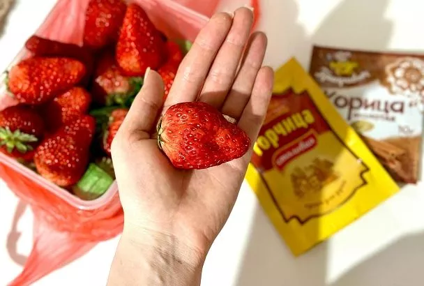 Смешайте горчицу и корицу: дачницы опешили от клубничного урожая – ягоды громадные и вкусные