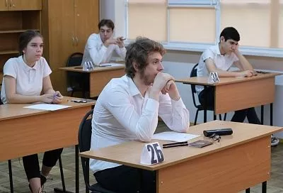 Больше четверти опрошенных родителей 11-классников в Краснодаре одобряют ЕГЭ 