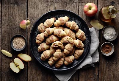 Постные рогалики на яблочном пюре: мягкие внутри, с тонкой корочкой снаружи