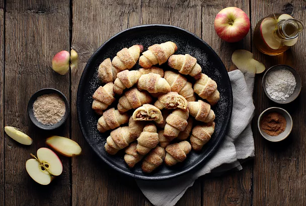 Постные рогалики на яблочном пюре: мягкие внутри, с тонкой корочкой снаружи