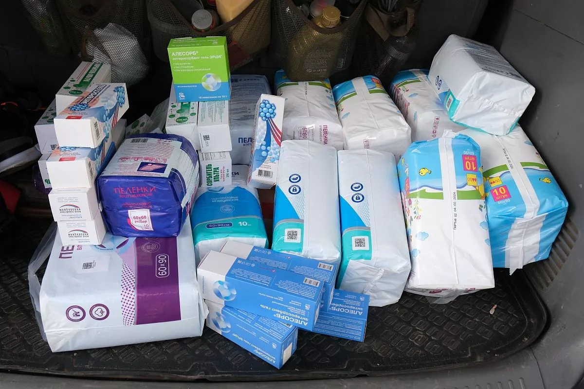 Сотрудники редакции «КН» тоже оказали посильную помощь - приобрели большую бочку для воды, 4 кипятильника, пеленки и энтеросгель. Сотрудники редакции «КН» тоже оказали посильную помощь - приобрели большую бочку для воды, 4 кипятильника, пеленки и энтеросгель.