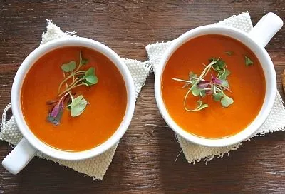 Готовлю этот согревающий имбирный суп-пюре в два счета и подаю домочадцам сразу после возвращения с прогулки по морозу.