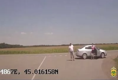 Пенсионерку с сердечным приступом помогли доставить в больницу полицейские на Кубани   