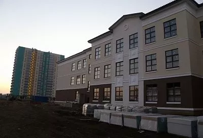 Школа на 1100 мест в Новознаменском районе Краснодара готова на 50%