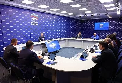 Секретарь Генсовета «Единой России» Владимир Якушев встретился с финалистами «Лидеров России. Политика»