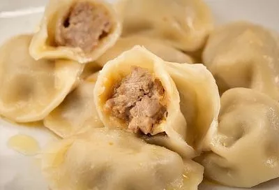 Добавьте всего две щепотки в фарш, и ваши пельмени станут вкуснее, чем в лучших ресторанах: сочные, ароматные, с аппетитной текстурой