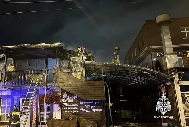 В Краснодаре загорелось кафе