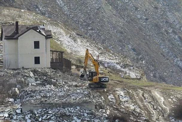 Приставы добились сноса 13 самостроев в Анапе