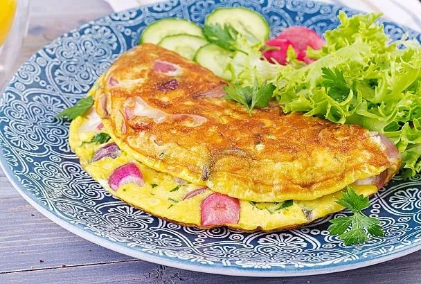 Пышный омлет от шефа как в ресторане — румяный снаружи и сочный внутри