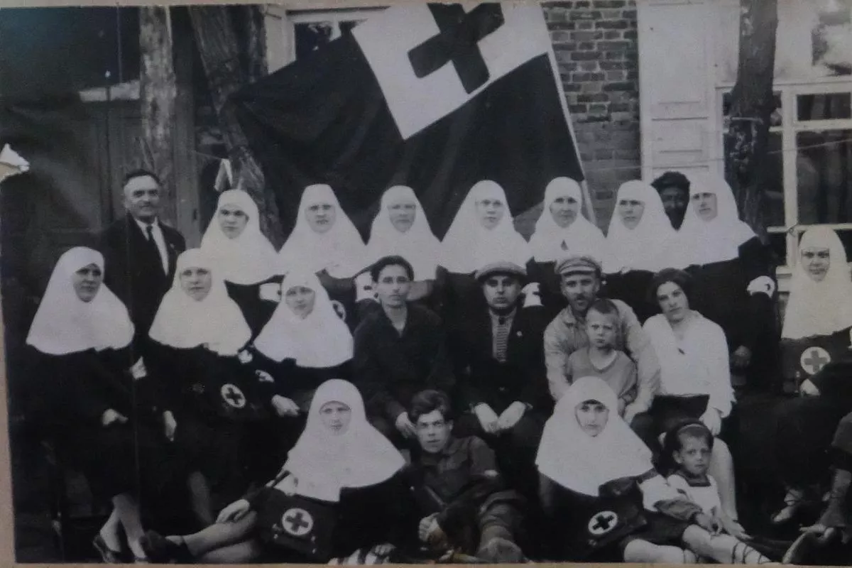 Благодаря мастерству врачей и заботе медсестер в эвакогоспитале были спасены тысячи раненных русских солдат.