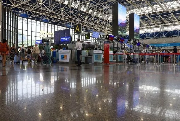 25 рейсов на прилет и вылет задерживаются в аэропорту Сочи