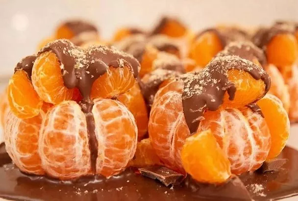 Мандарины в шоколаде вместо сложных тортов за 25 минут — быстро, изящно и с хрустящей глазурью
