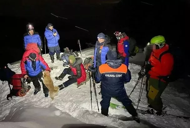 Троих заблудившихся лыжников спасли в горах Сочи 