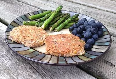 Даже племянница, которая вечно на диете, уплетает эти рубленые котлеты из индейки с цветной капустой сразу по 3 штуки