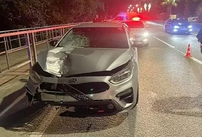 Иномарка насмерть сбила женщину в Сочи. Водитель сбежал с места ДТП