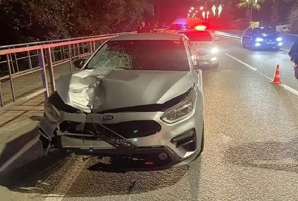 Иномарка насмерть сбила женщину в Сочи. Водитель сбежал с места ДТП