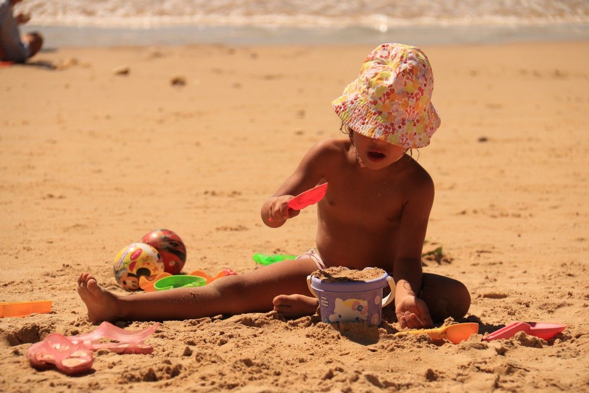 В связи с низкой температурой морской воды купание детей на всех пляжах Ана...