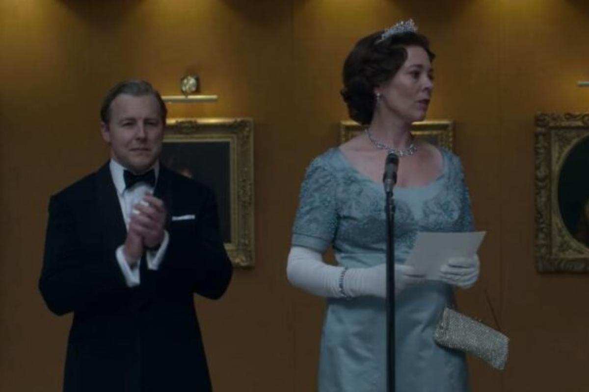 Кадр из сериала «Корона» (The Crown). Энтони Блант рядом с королевской четой. В роли Бланта актер Сэмюэль Уэст. Кадр из сериала «Корона» (The Crown). Энтони Блант рядом с королевской четой. В роли Бланта актер Сэмюэль Уэст.