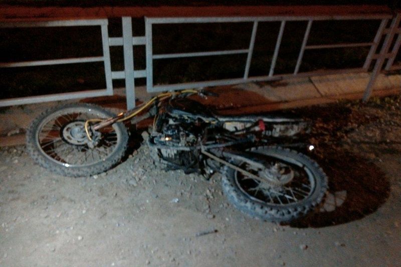 В Анапе мотоциклист без прав сбил молодого человека. Оба госпитализированы