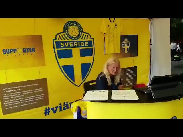 Болельщики Швеции установили шатер в Сочи