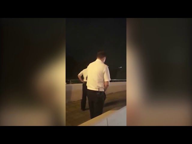 Полицейские в Сочи спасли девушку на мосту