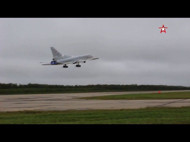 Дальние бомбардировщики Ту-22М3 совершили полет над Черным морем