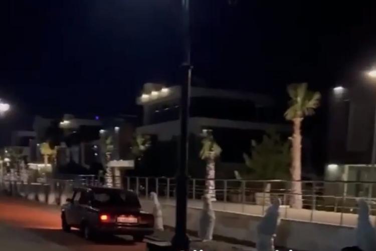 «Настроение испортилось, решил прокатиться»: водитель на «Жигулях» разъезжал по велодорожке на набережной Сириуса