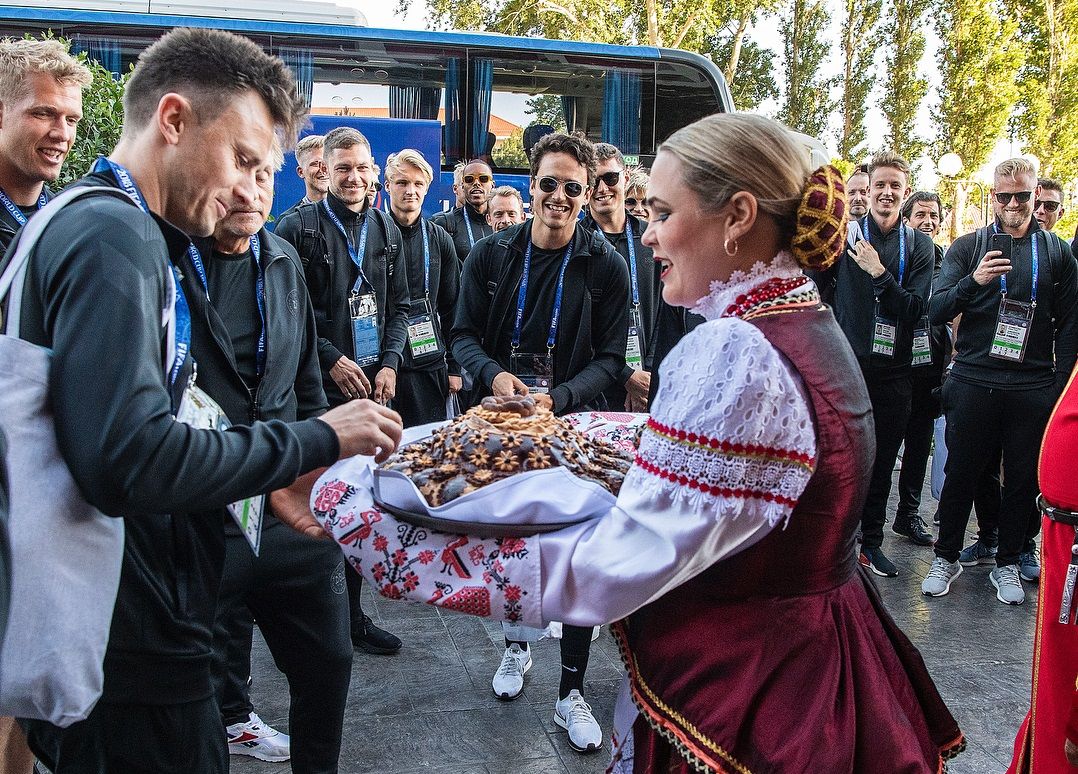 Сборную Дании встретили в Анапе