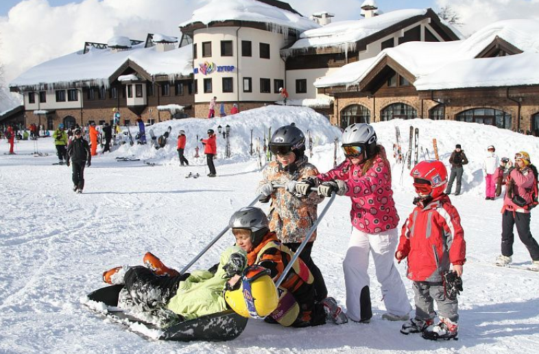 Новый год в горах: когда закончатся места в отелях зимних курортов Сочи