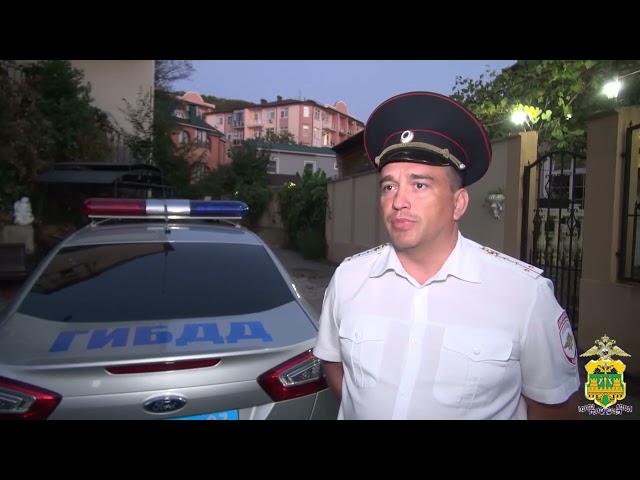 В Сочи полицейский навестил спасённого им ранее мальчика и поздравил его с первым юбилеем