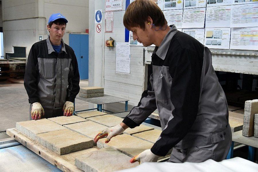 В сфере производства строительных материалов в Краснодарском крае работает более трех тысяч предприятий с численностью свыше 30 тысяч человек. 