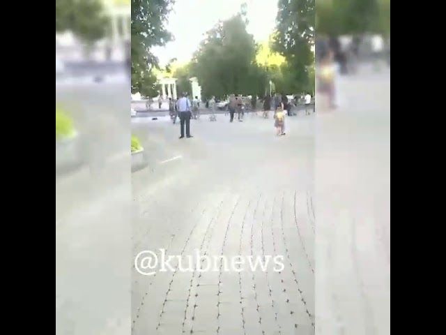 Драка подростков в центре Краснодара (видео КП-Кубань)